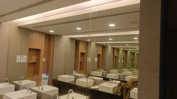 Close-up of mirror surface and reflection quality